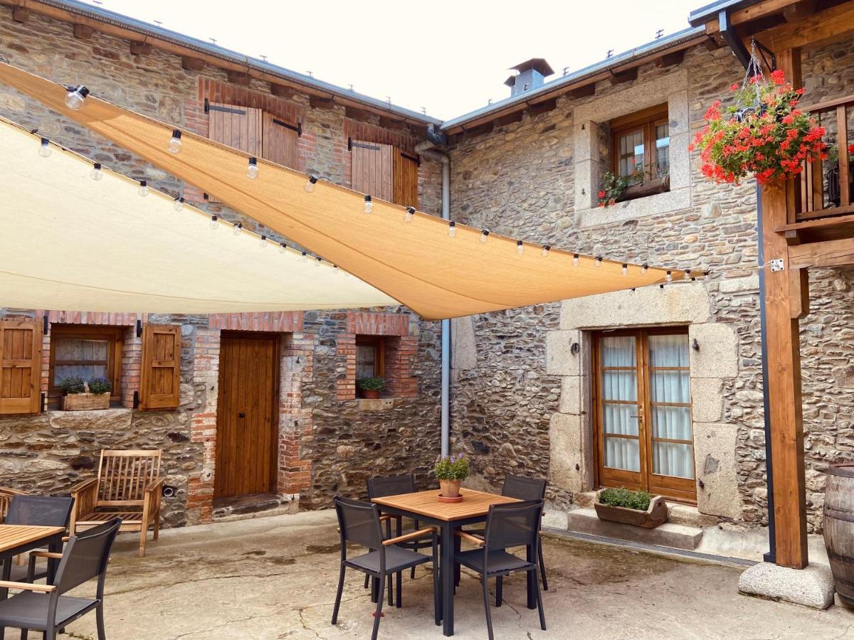 Aparthotel Les Corts Llivia Exterior photo