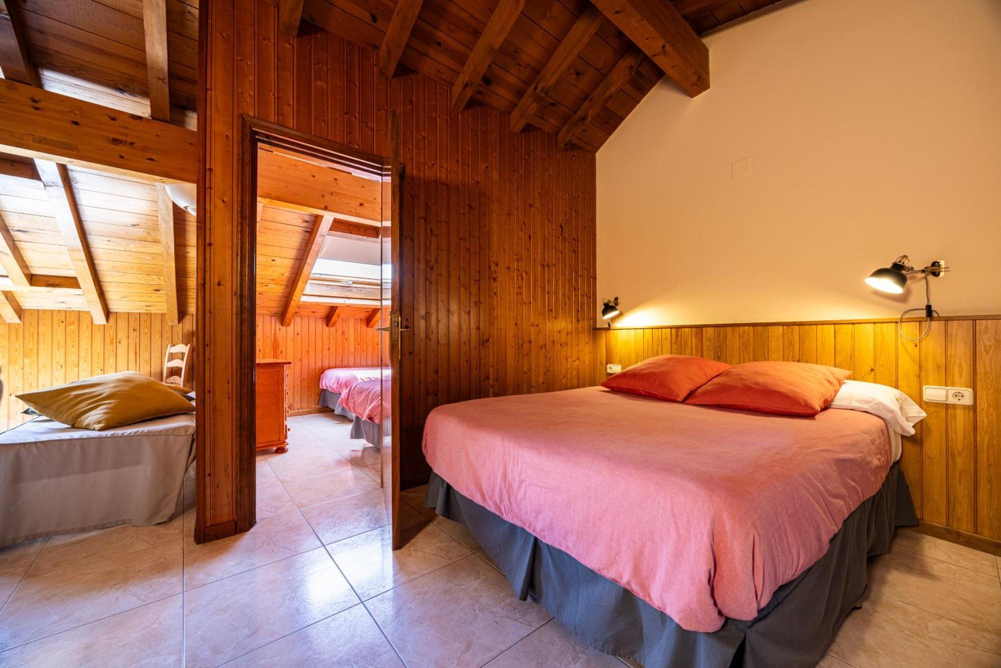 Aparthotel Les Corts Llivia Exterior photo