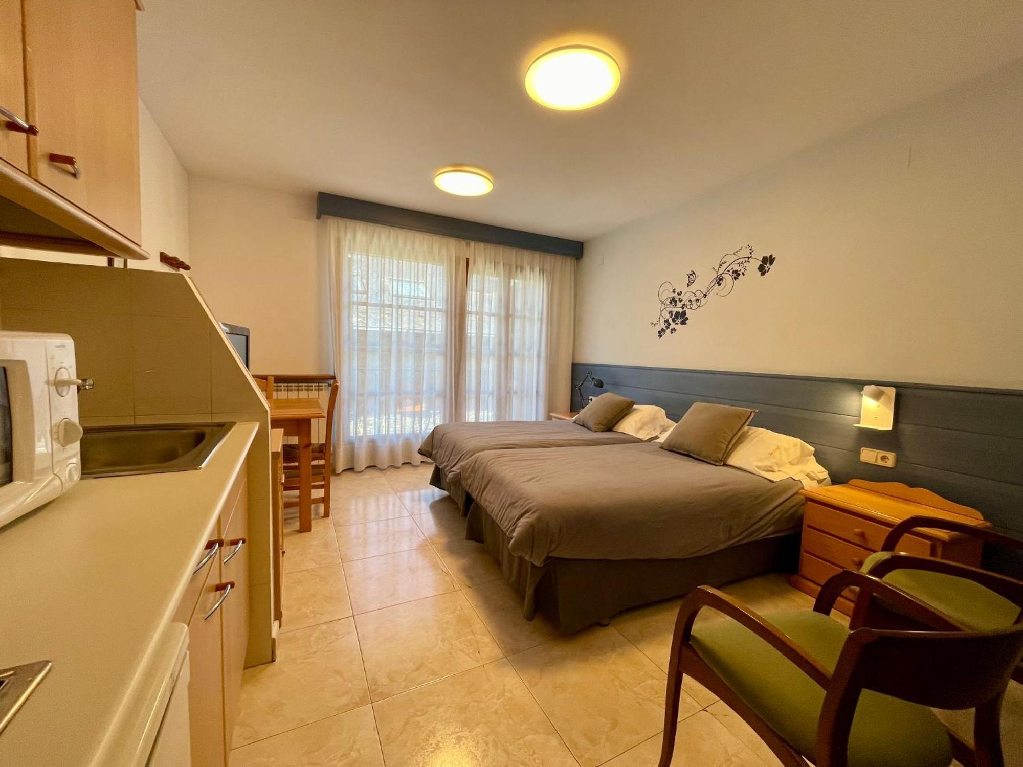 Aparthotel Les Corts Llivia Exterior photo