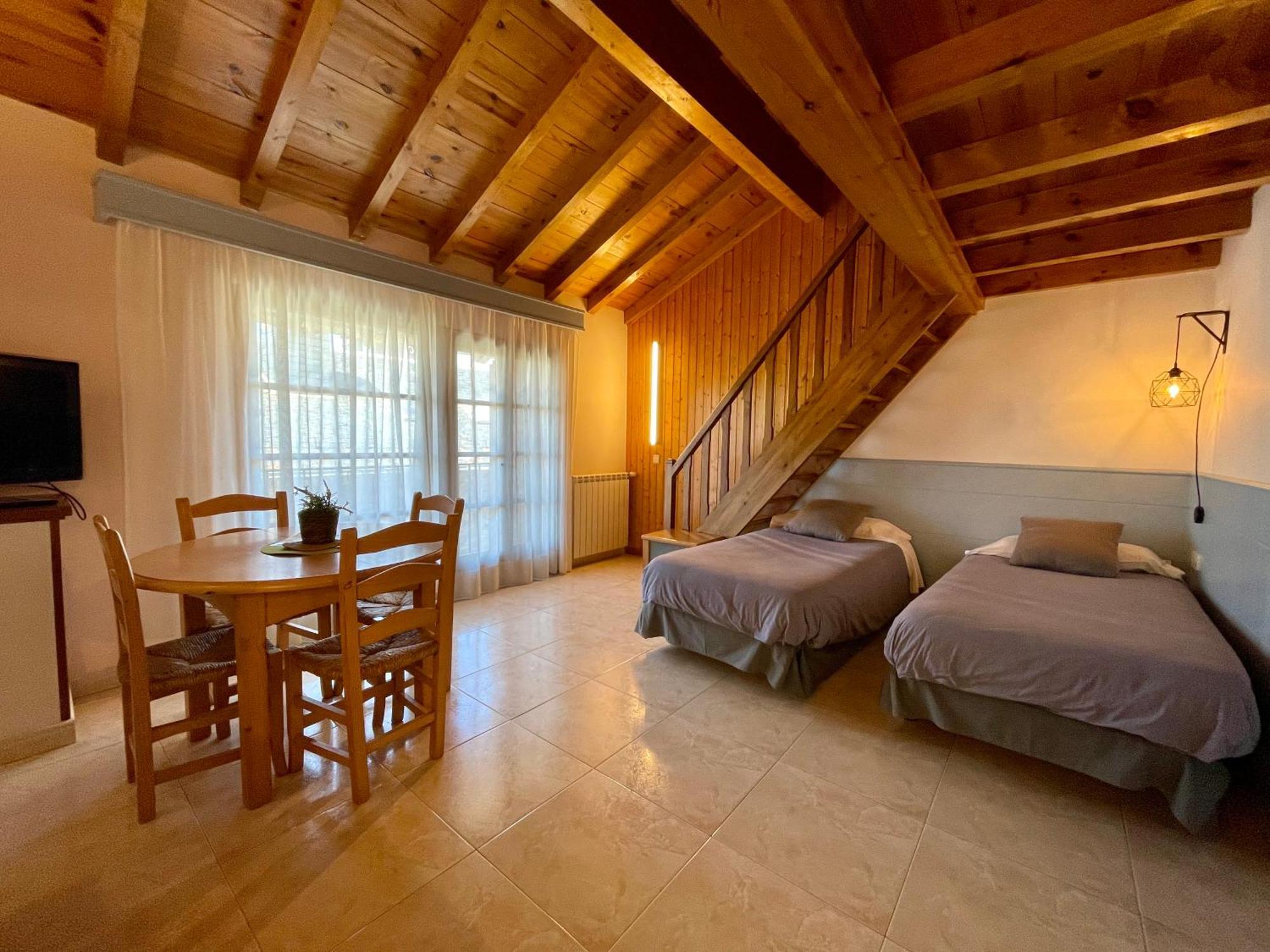 Aparthotel Les Corts Llivia Exterior photo