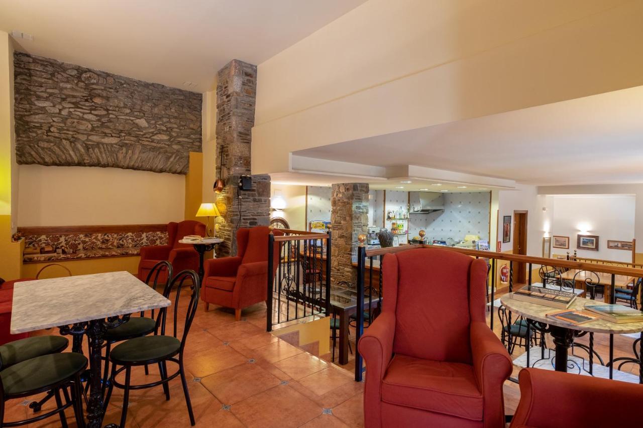 Aparthotel Les Corts Llivia Exterior photo